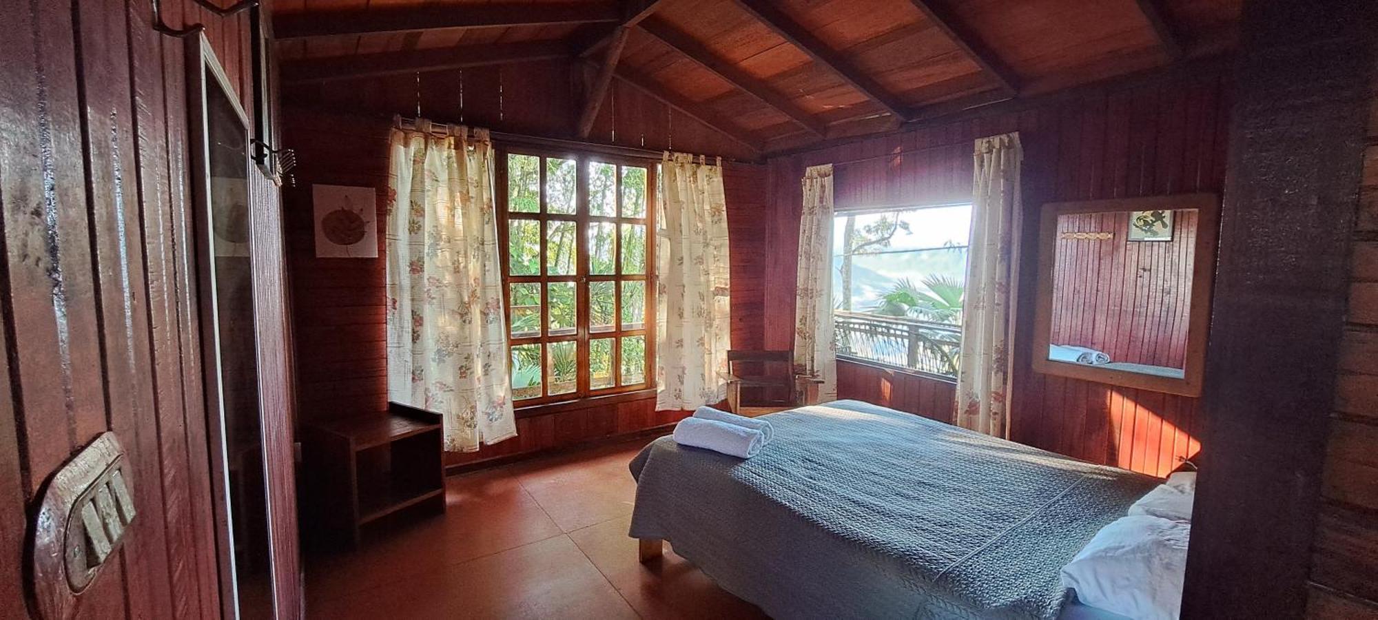 Pochotel Turrialba Bilik gambar